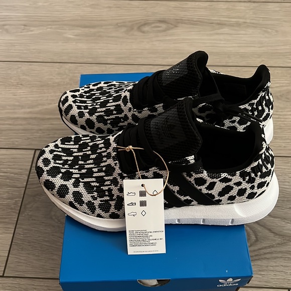 Adidas Swift Run - Picture 6 of 7